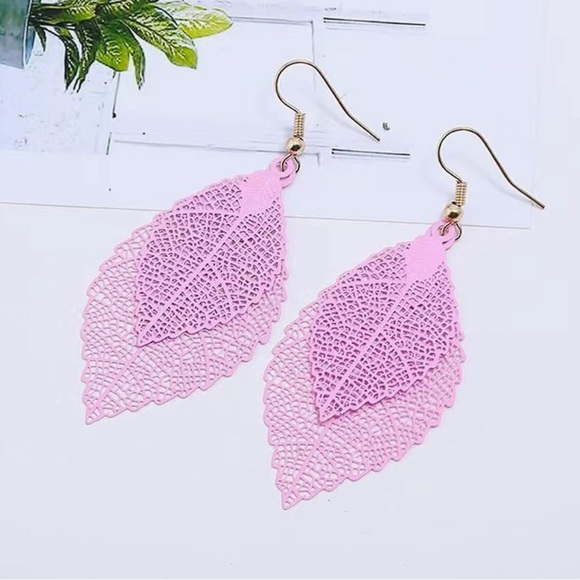Pink leaf print earrings - Picture 1 of 2